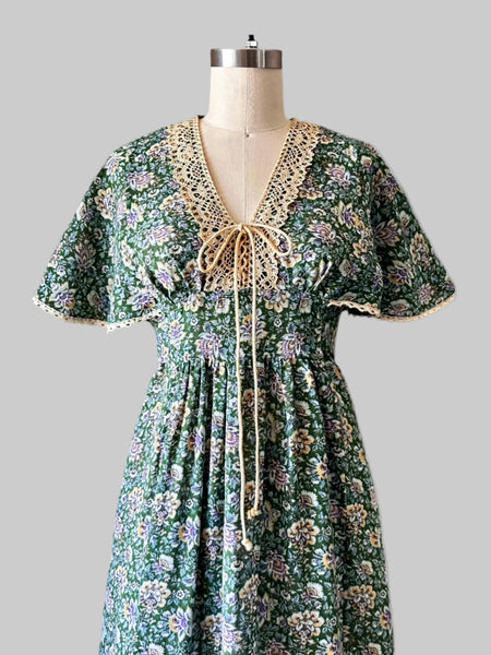1970s Capelet Hunter Green Floral Dress