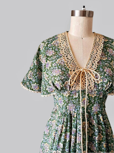1970s Capelet Hunter Green Floral Dress