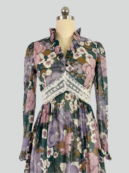 Vintage Floral dress with lace details