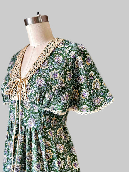 1970s Capelet Hunter Green Floral Dress