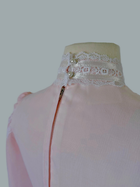 Close Up Pearl Button Closure Vintage 1970s Gunne Sax Dress