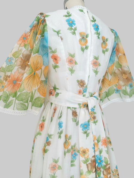 1970s Vintage Floral Prairie Maxi Dress