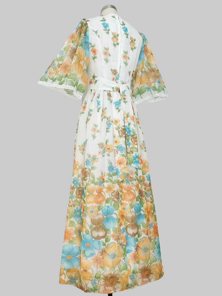1970s Vintage Floral Prairie Maxi Dress