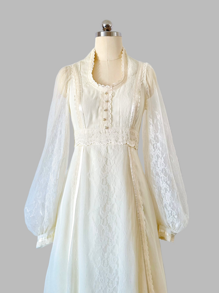 vintage 1970s Gunne Sax Dress in cream color with lace trim
