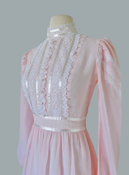 Vintage 1970s Gunne Sax pink dress with lace details 