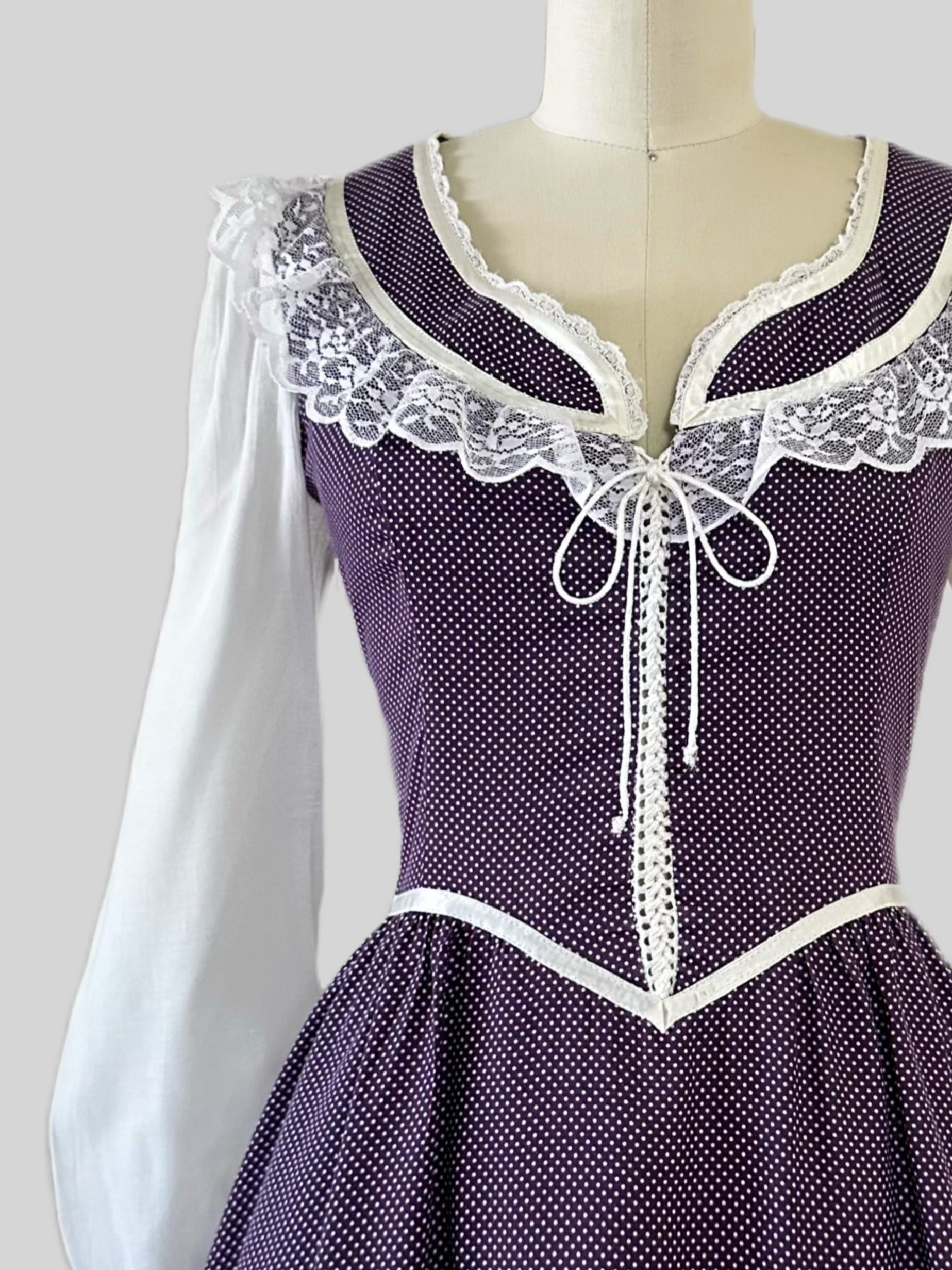 1970s Gunne Sax Polka Dot Lace-Up Prairie Dress – Dearly Vintage