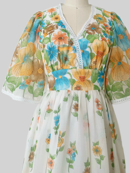 1970s Vintage Floral Prairie Maxi Dress