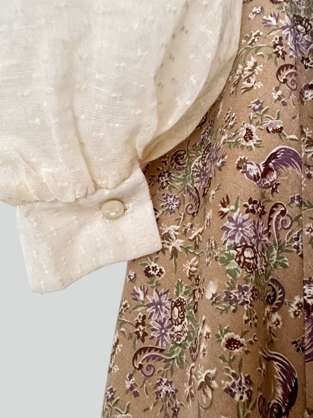 Close-up of a 19710s Gunne Sax floral pattern and ivory sleeve