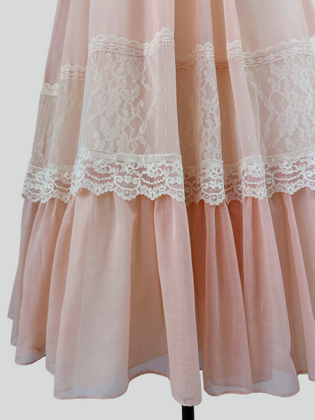 1970s Gunne Sax Dress in Blush Rose & Cream Lace