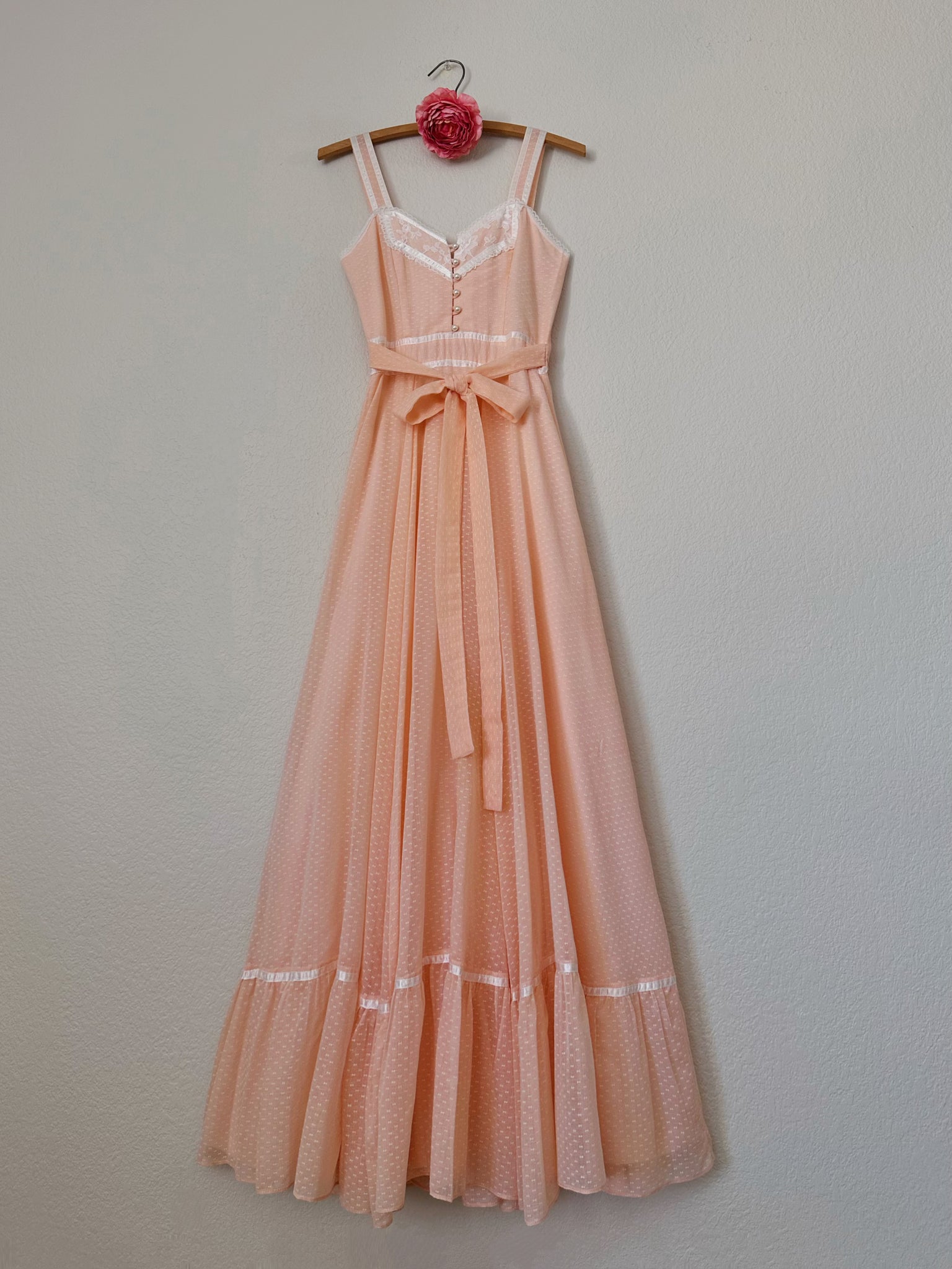 vintage 1970s Gunne Sax Maxi gown in peach color