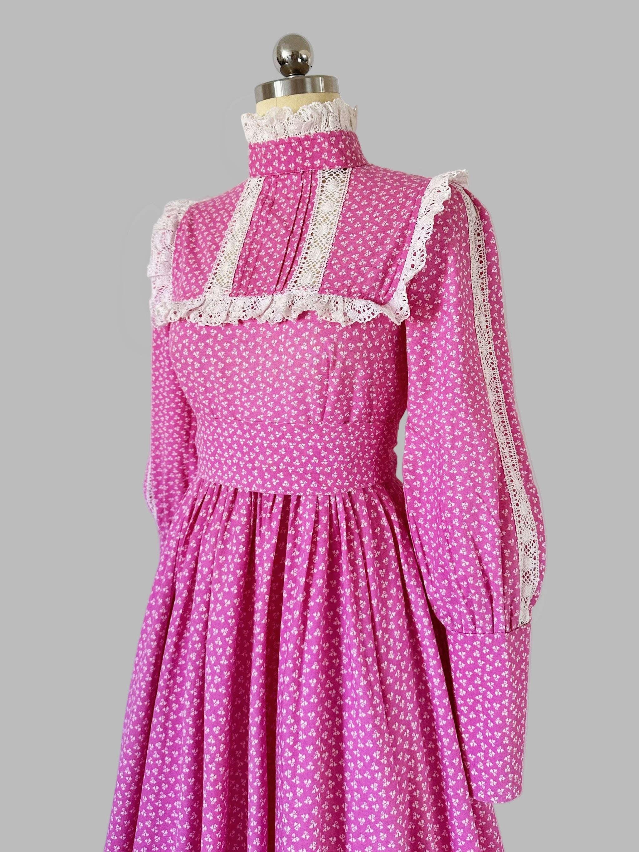 vintage laura ashley dress Early 1970s Laura Ashley — Made in Carno, Wales – Dearly Vintage