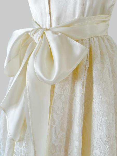 Close-up of a 1980s Gunne Sax Ivory Cream dress with a large bow detail 