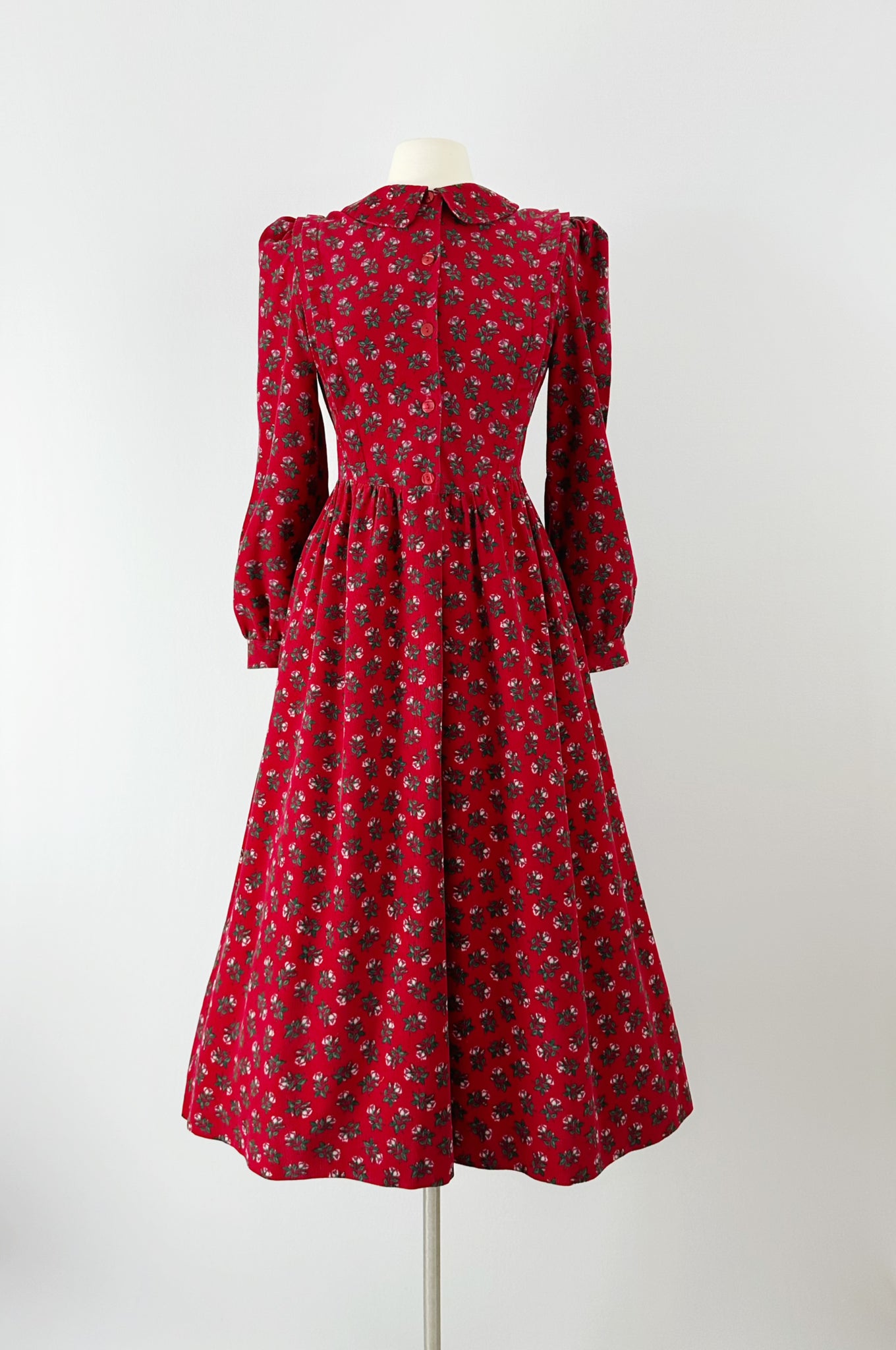 1980s Laura Ashley Vintage Prairie Midi Dress in Roses
